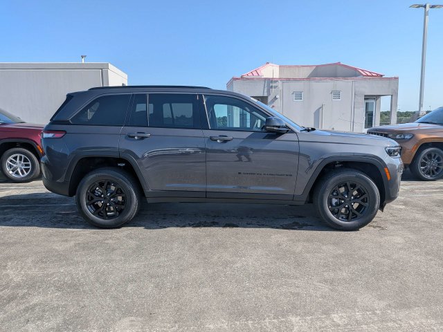 New 2026 Jeep Grand Cherokee Altitude RWD image 3