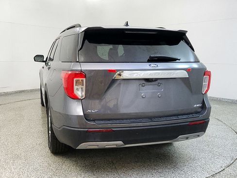 Used 2022 Ford Explorer XLT w/ Equipment Group 202A AWD/4WD image 4