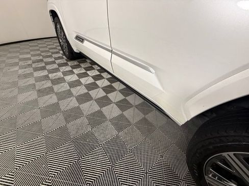 Used 2025 Toyota Sequoia Capstone AWD/4WD image 34
