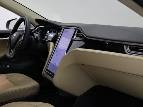 Used 2016 Tesla Model S 70 RWD image 33