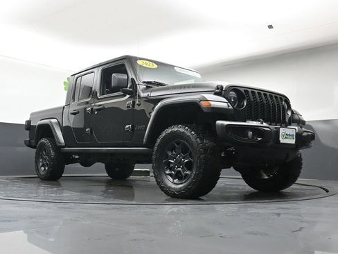 Used 2023 Jeep Gladiator Willys image 22