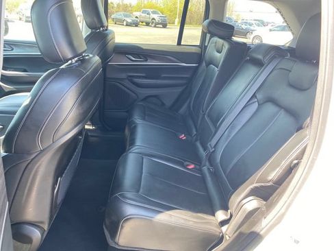 Used 2023 Jeep Grand Cherokee Limited AWD/4WD image 18