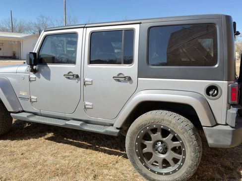 Used 2014 Jeep Wrangler Unlimited Sahara w/ Max Tow Package image 15