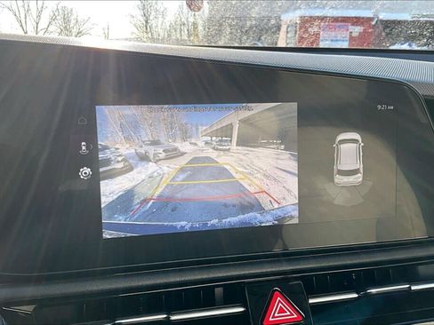 Used 2023 Kia Niro EX image 9