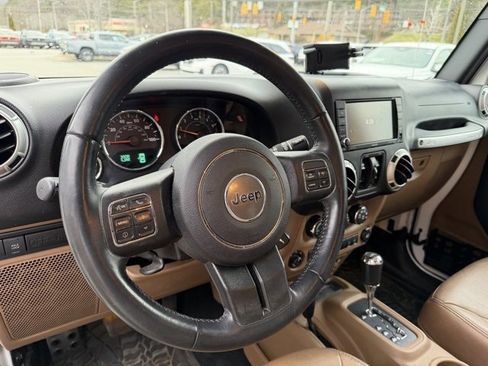 Used 2018 Jeep Wrangler Unlimited Rubicon w/ Connectivity Group image 20