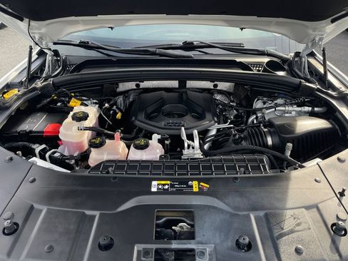 Used 2022 Jeep Grand Cherokee Overland w/ Luxury Tech Group IV image 18