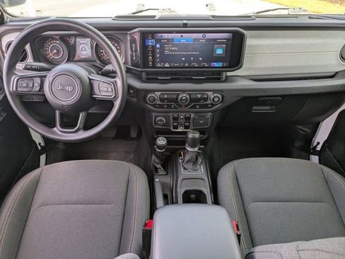 Used 2024 Jeep Gladiator Sport AWD/4WD image 16