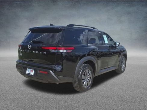 Used 2025 Nissan Pathfinder SV FWD image 9
