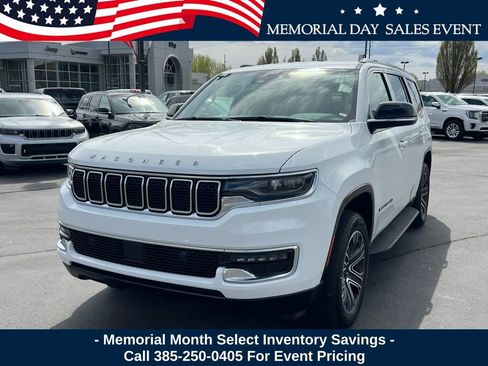 Used 2025 Jeep Wagoneer 4WD image 2