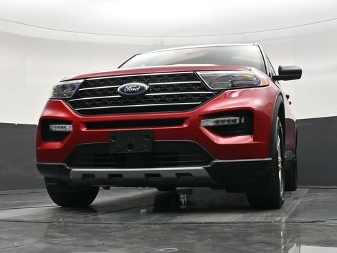 Used 2023 Ford Explorer XLT w/ Equipment Group 202A RWD image 27