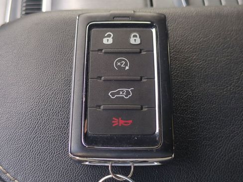 Used 2025 Jeep Wagoneer Series II AWD/4WD image 32