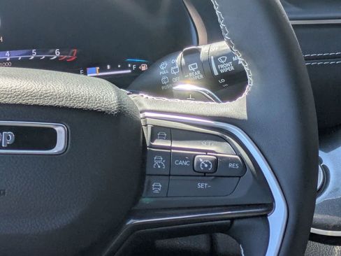 Used 2023 Jeep Grand Cherokee Altitude image 14