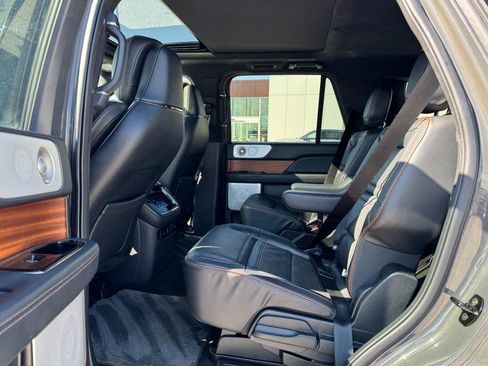 Used 2022 Lincoln Navigator Black Label image 12