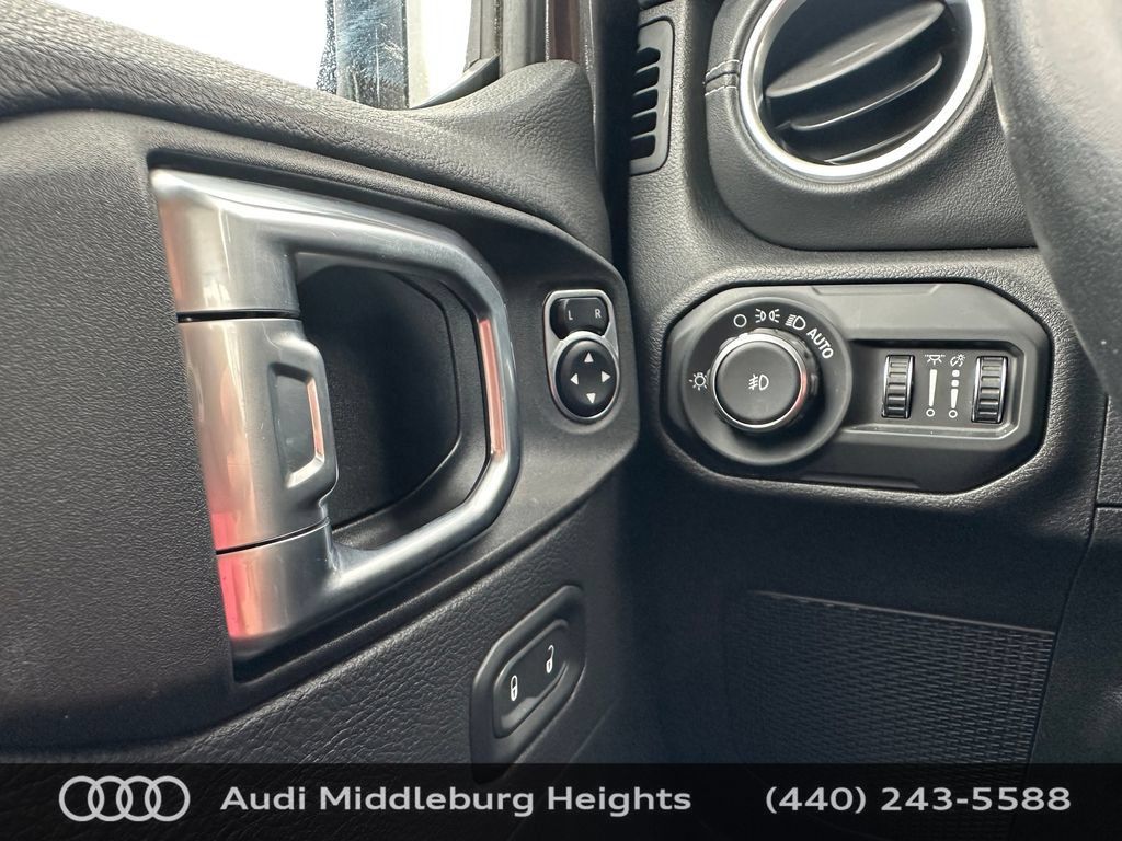 Used 2021 Jeep Wrangler Unlimited Sahara AWD/4WD image 38