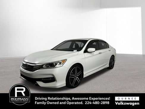 Used 2017 Honda Accord Sport image 2