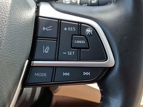 Used 2022 Toyota Highlander Limited AWD/4WD image 23