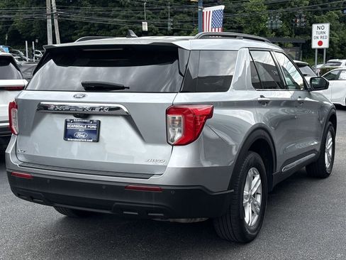 Used 2023 Ford Explorer XLT AWD/4WD image 3