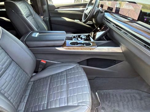 Used 2025 Cadillac Escalade Sport Platinum w/ LPO, ONYX Package AWD/4WD image 11