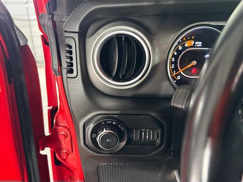 Used 2021 Jeep Wrangler Unlimited Sahara AWD/4WD image 10