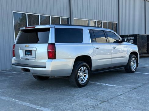 Used 2019 Chevrolet Suburban LT image 5