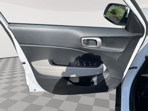 Used 2024 Hyundai Venue SEL FWD image 22