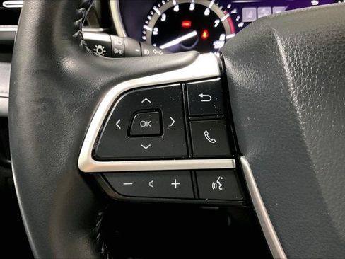 Used 2022 Toyota Highlander XLE AWD/4WD image 18