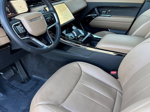 Used 2024 Land Rover Range Rover Sport SE AWD/4WD image 9