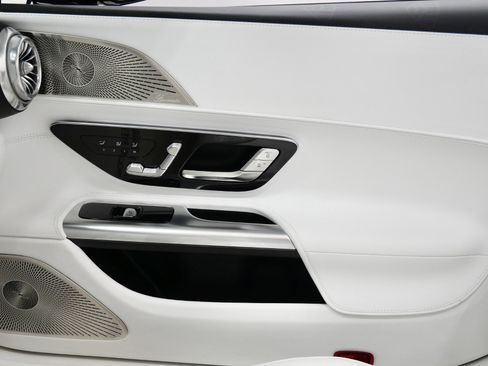 Used 2026 Mercedes-Benz Maybach SL 680 image 42