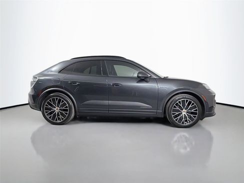Used 2026 Porsche Macan Electric RWD image 8