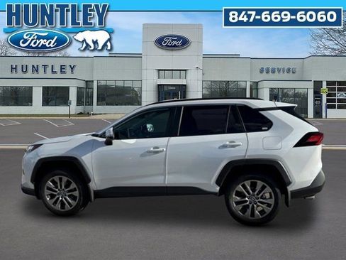 Used 2023 Toyota RAV4 XLE Premium image 6