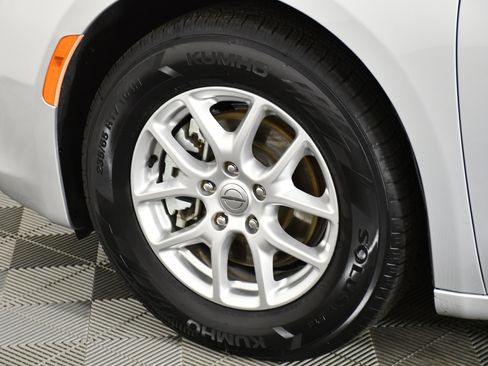 Used 2022 Chrysler Voyager LX image 51