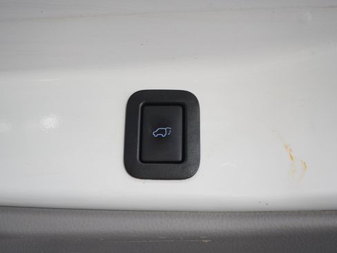 Used 2017 Toyota Highlander Limited AWD/4WD image 11