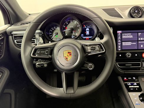 Certified 2026 Porsche Macan AWD/4WD image 11