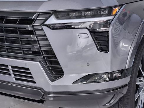 Used 2025 Lexus GX 550 w/ Accessory Package (2T) AWD/4WD image 11