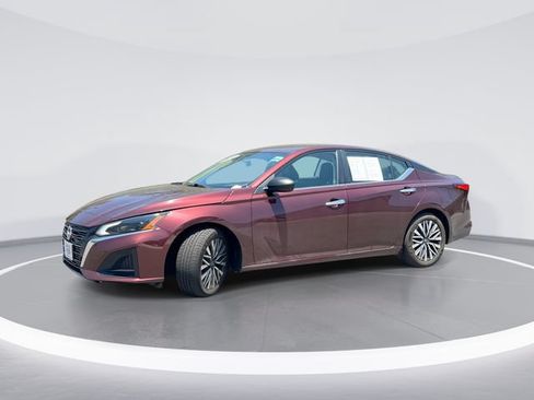 Used 2024 Nissan Altima 2.5 SV FWD image 1