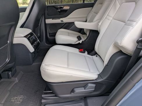 New 2026 Lincoln Aviator AWD w/ Jet Appearance Package image 18
