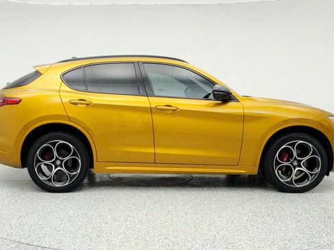 Used 2023 Alfa Romeo Stelvio Veloce image 4