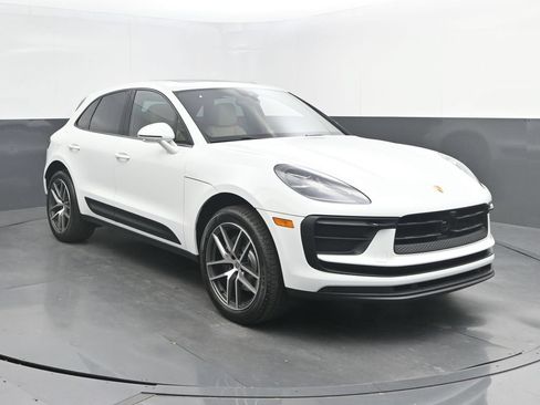 New 2026 Porsche Macan AWD/4WD image 9