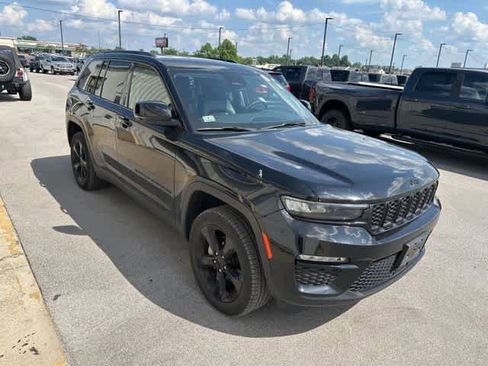 Used 2023 Jeep Grand Cherokee Limited w/ Black Appearance Package AWD/4WD image 23