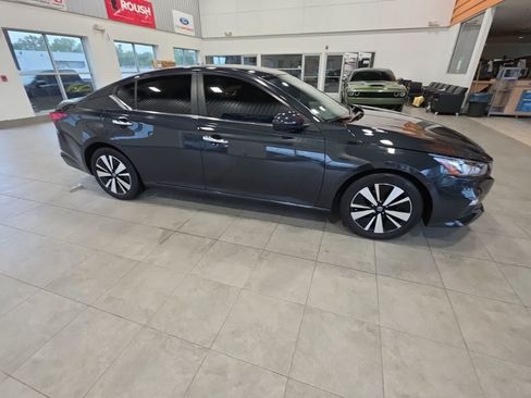 Used 2022 Nissan Altima 2.5 SV FWD image 6