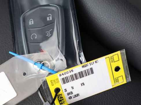 New 2025 Cadillac XT6 Luxury image 28