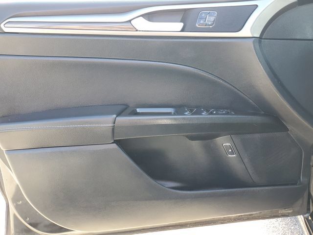 Used 2017 Ford Fusion Energi SE FWD image 23