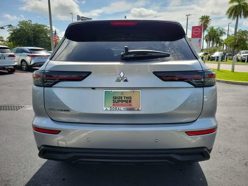 Used 2026 Mitsubishi Outlander ES FWD image 5