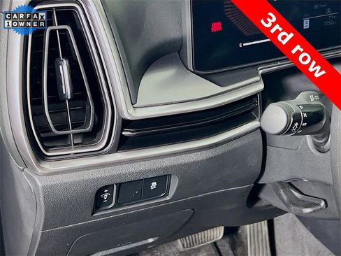 Certified 2025 Kia Sorento LX image 11