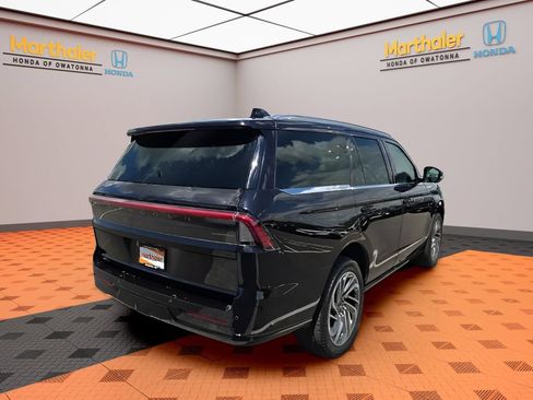 Used 2025 Lincoln Navigator Reserve AWD/4WD image 5