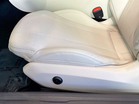 Used 2024 Mercedes-Benz CLE 300 4MATIC Cabriolet image 18