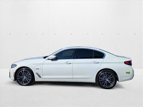 Certified 2023 BMW 530e w/ Convenience Package image 9
