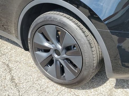Used 2024 Tesla Model Y Long Range RWD image 29
