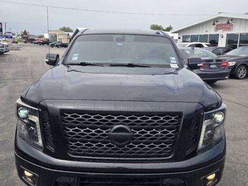 Used 2019 Nissan Titan SV w/ SV Convenience Package AWD/4WD image 16