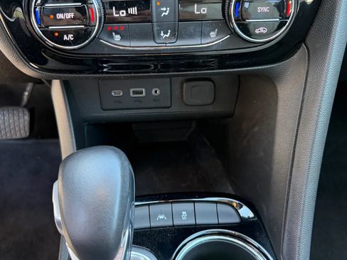 Used 2020 Buick Encore GX Essence FWD image 24